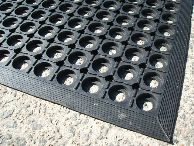 Safety Mats Matting Australasian Rubber Supplies N150 Mats With Holes   N15020holes Wfjeozyqlndo 